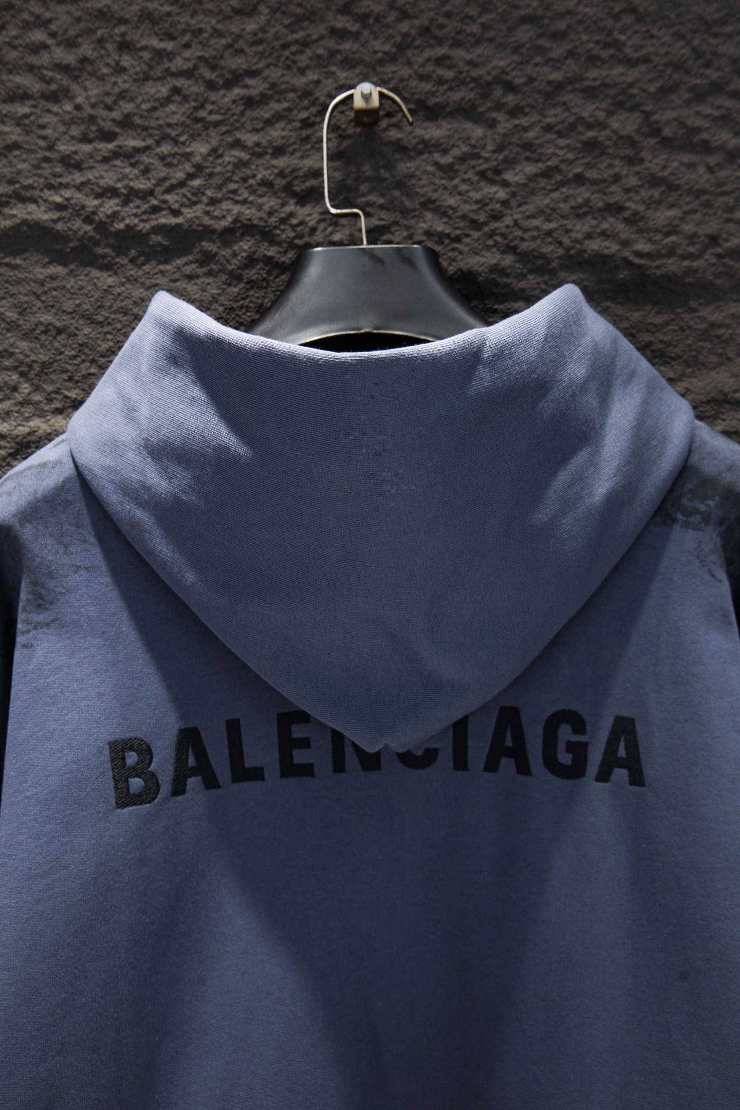 Balenciaga 高仿男士霧藍連帽外套 低飽和設計感街頭單品| 9 Balenciaga 高仿男士霧藍連帽外套 低飽和設計感街頭單品