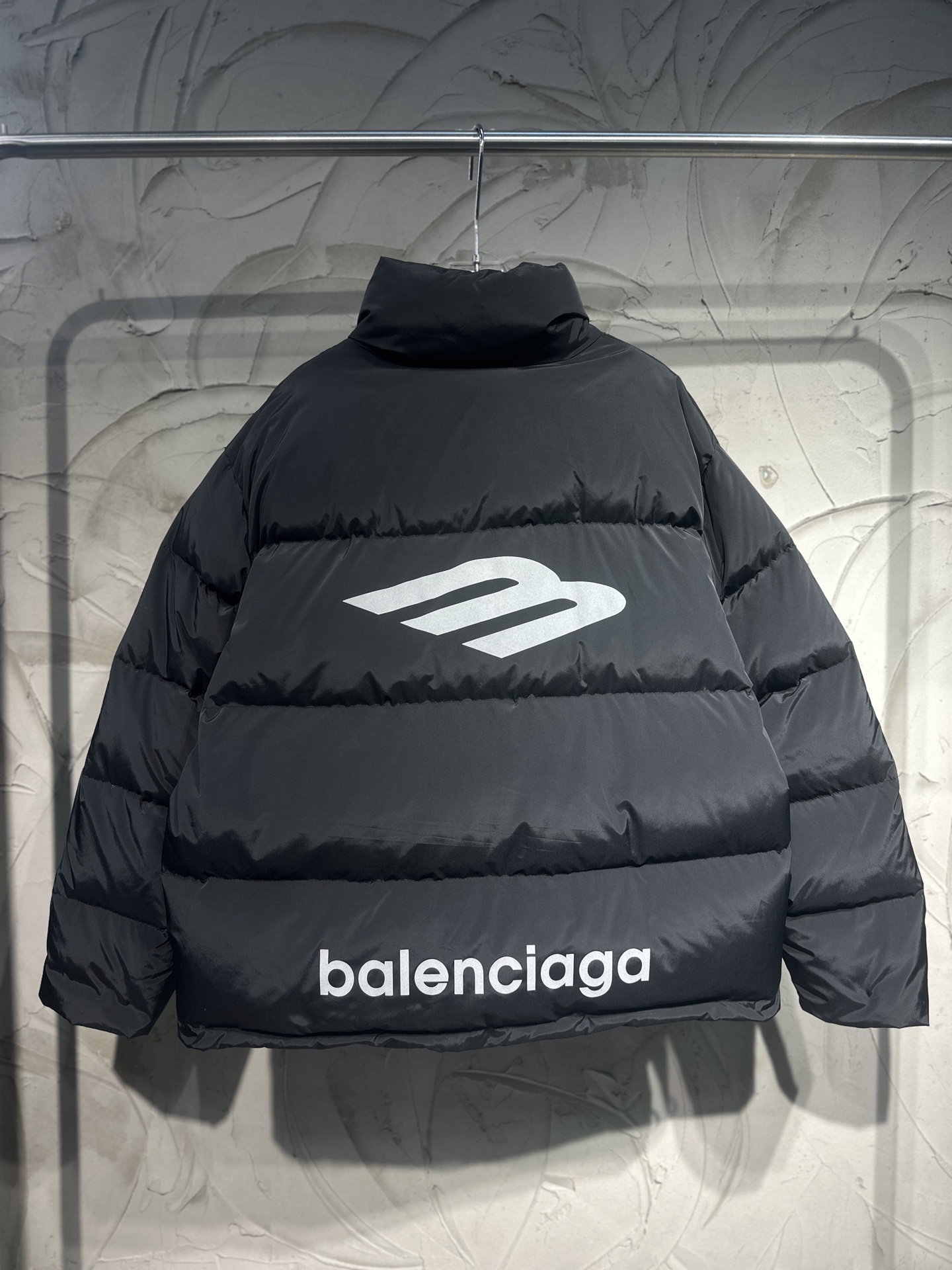 Balenciaga高仿男款羽絨外套 保暖立領冬季時尚單品| 14 Balenciaga高仿男款羽絨外套 保暖立領冬季時尚單品