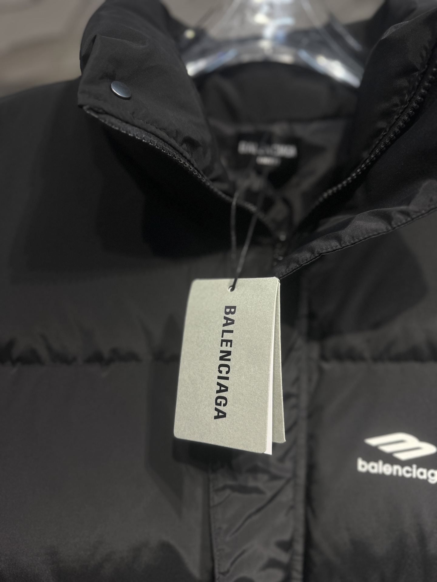 Balenciaga高仿男款羽絨外套 保暖立領冬季時尚單品| 12 Balenciaga高仿男款羽絨外套 保暖立領冬季時尚單品