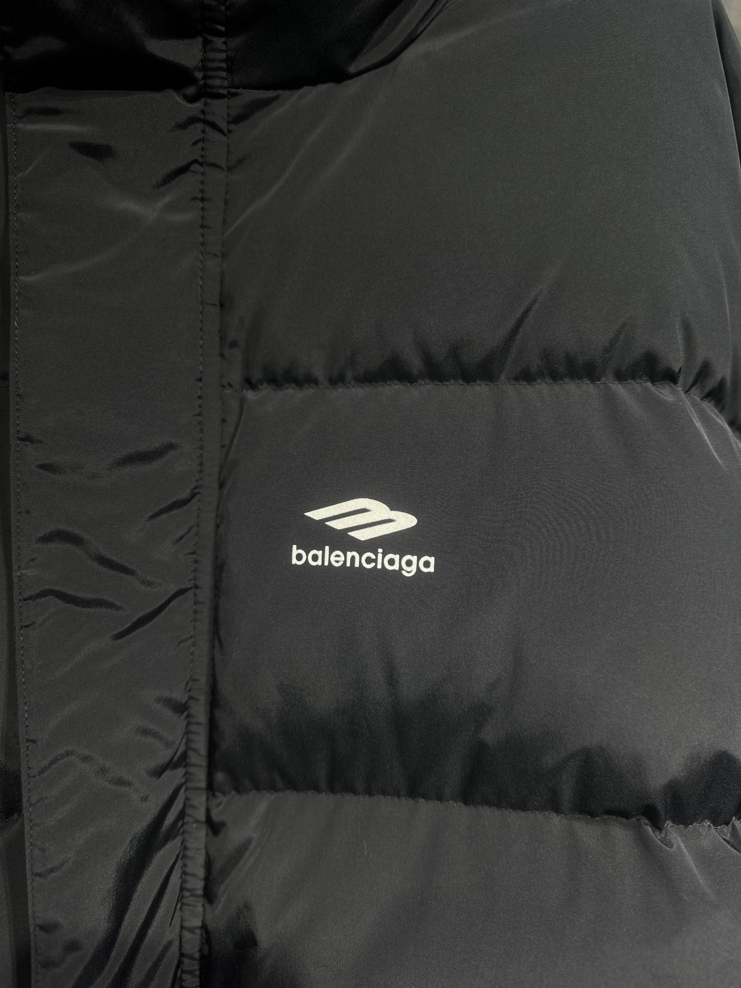 Balenciaga高仿男款羽絨外套 保暖立領冬季時尚單品| 10 Balenciaga高仿男款羽絨外套 保暖立領冬季時尚單品