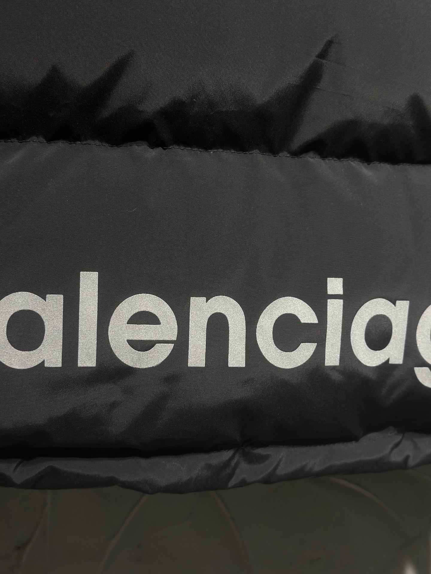 Balenciaga高仿男款羽絨外套 保暖立領冬季時尚單品| 8 Balenciaga高仿男款羽絨外套 保暖立領冬季時尚單品