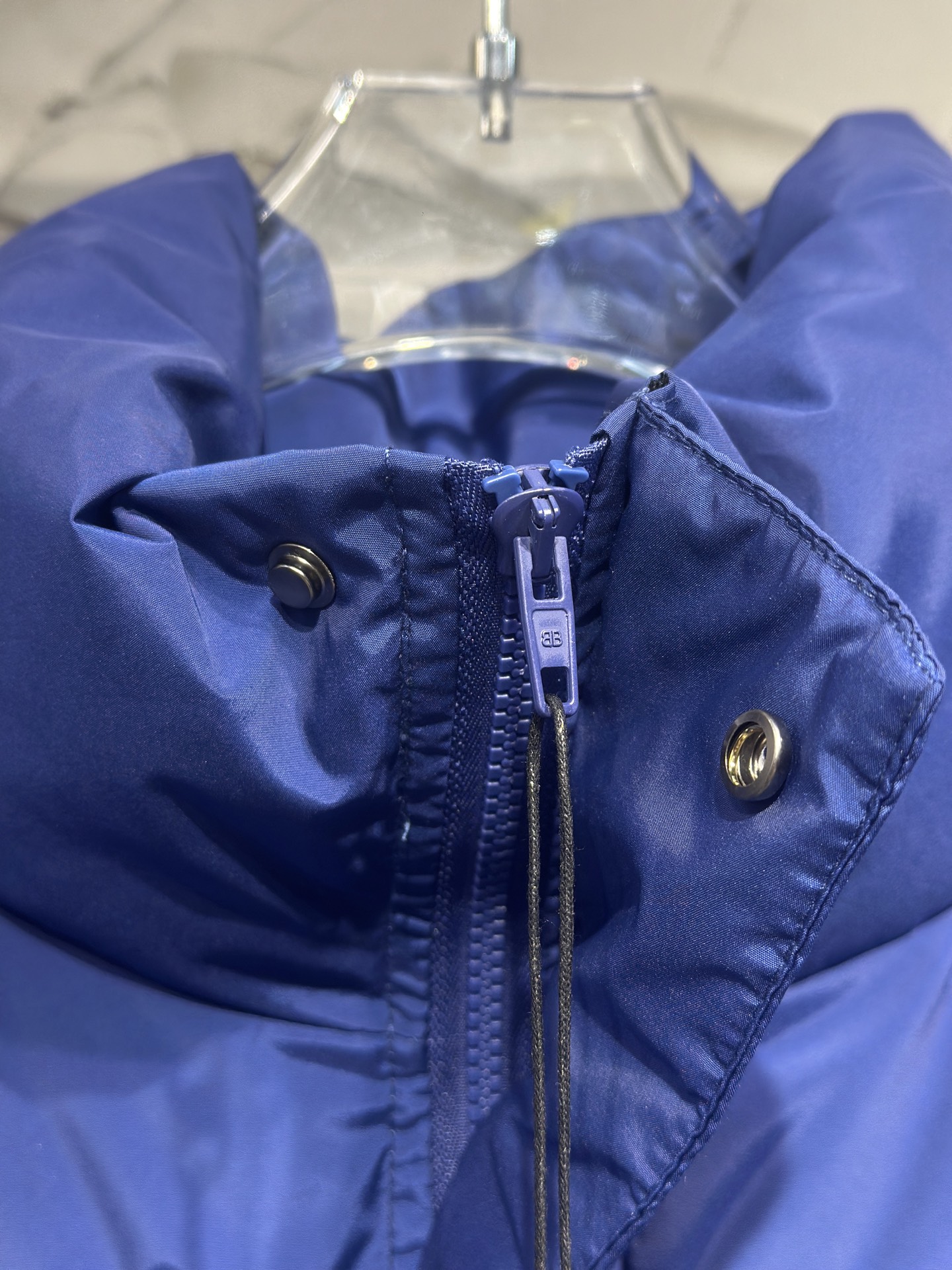 Balenciaga高仿羽絨外套男士款 亮眼寶藍色系冬季新作| 13 Balenciaga高仿羽絨外套男士款 亮眼寶藍色系冬季新作