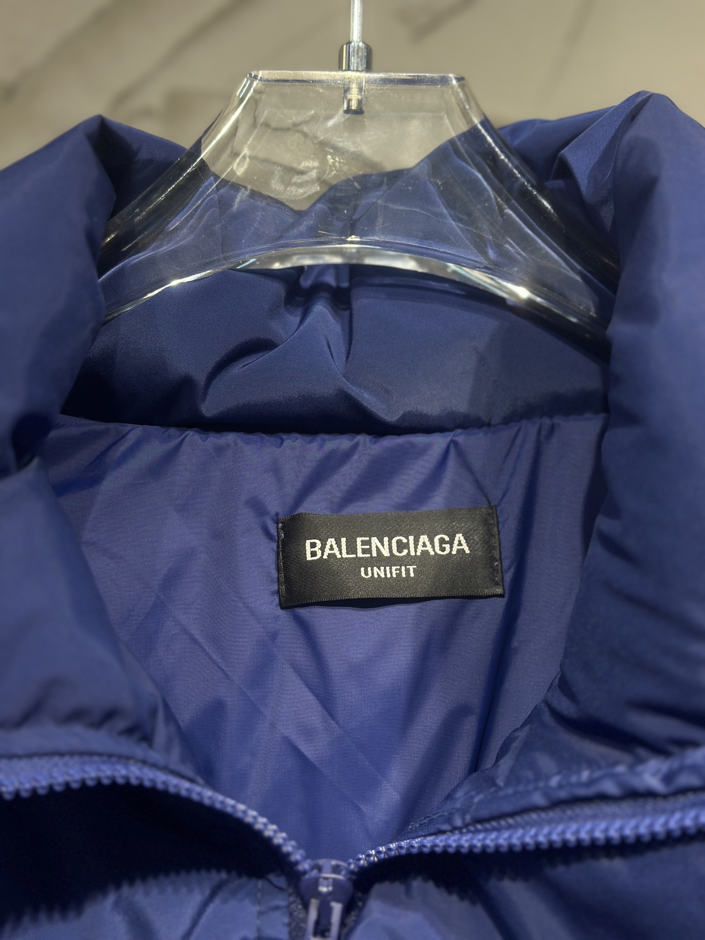 Balenciaga高仿羽絨外套男士款 亮眼寶藍色系冬季新作| 11 Balenciaga高仿羽絨外套男士款 亮眼寶藍色系冬季新作