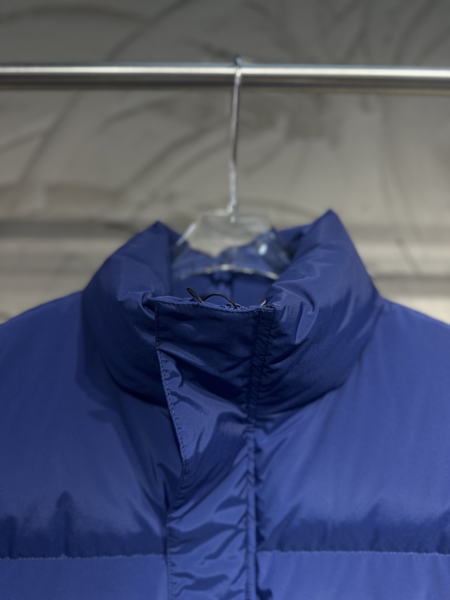 Balenciaga高仿羽絨外套男士款 亮眼寶藍色系冬季新作| 10 Balenciaga高仿羽絨外套男士款 亮眼寶藍色系冬季新作