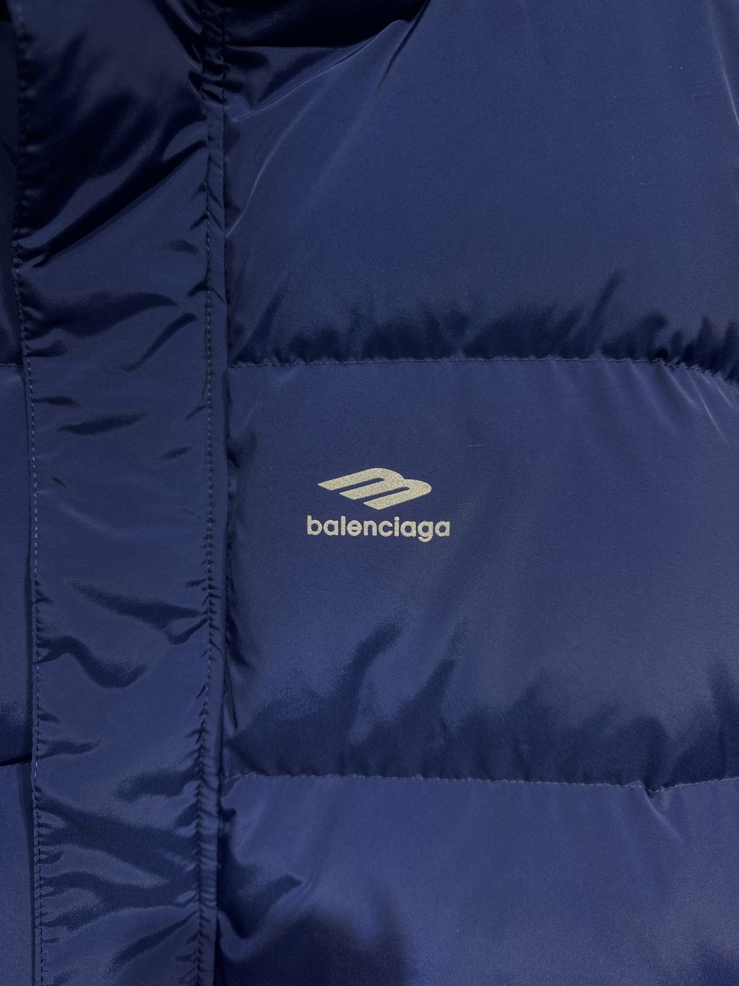 Balenciaga高仿羽絨外套男士款 亮眼寶藍色系冬季新作| 9 Balenciaga高仿羽絨外套男士款 亮眼寶藍色系冬季新作