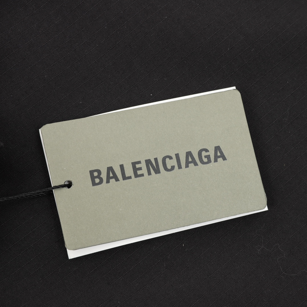 Balenciaga高仿男款運動外套 黑白拼接流線設計時尚款| 8 Balenciaga高仿男款運動外套 黑白拼接流線設計時尚款