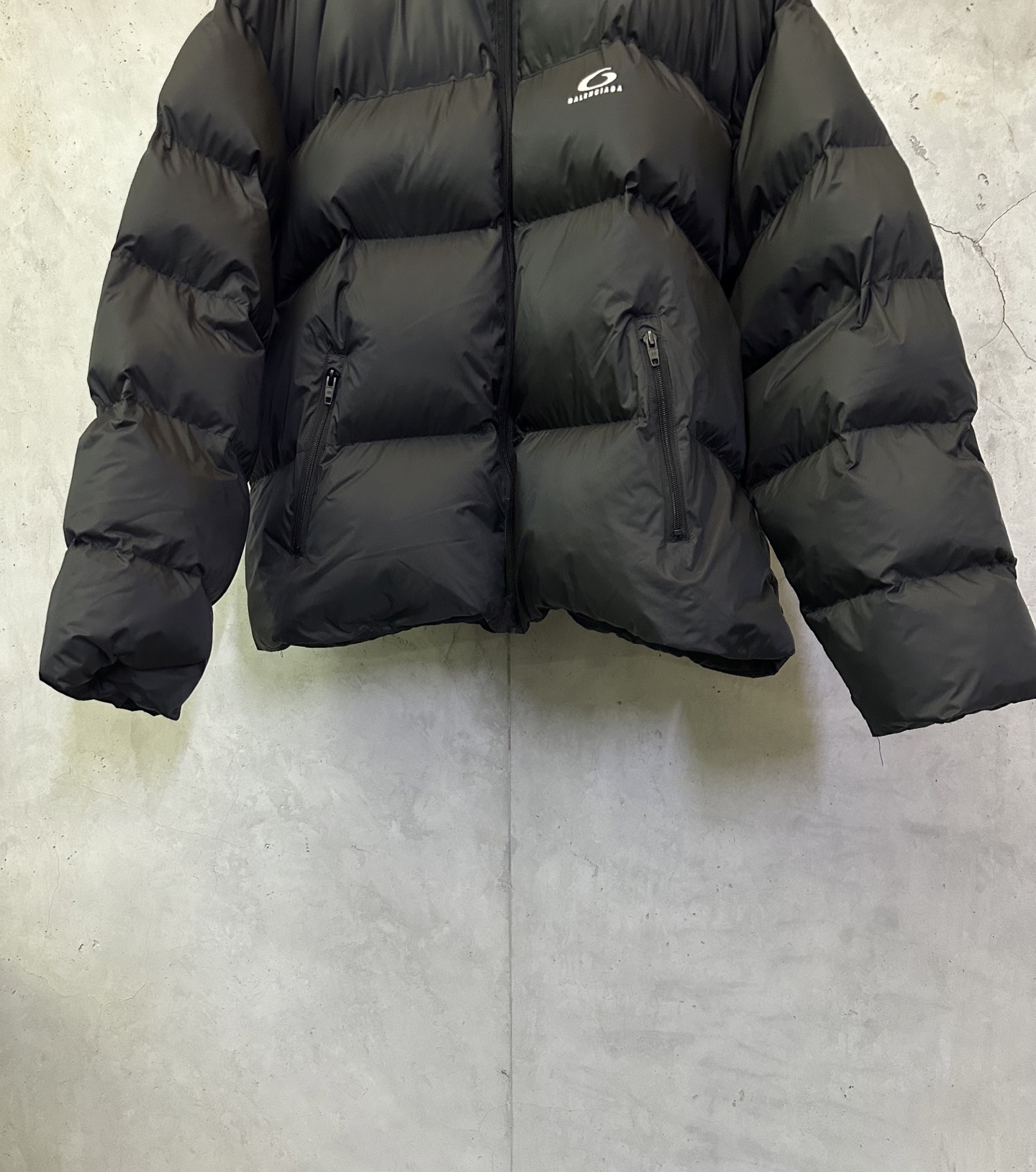 Balenciaga一比一男款羽絨外套 實搭拉鍊設計冬日百搭必備
