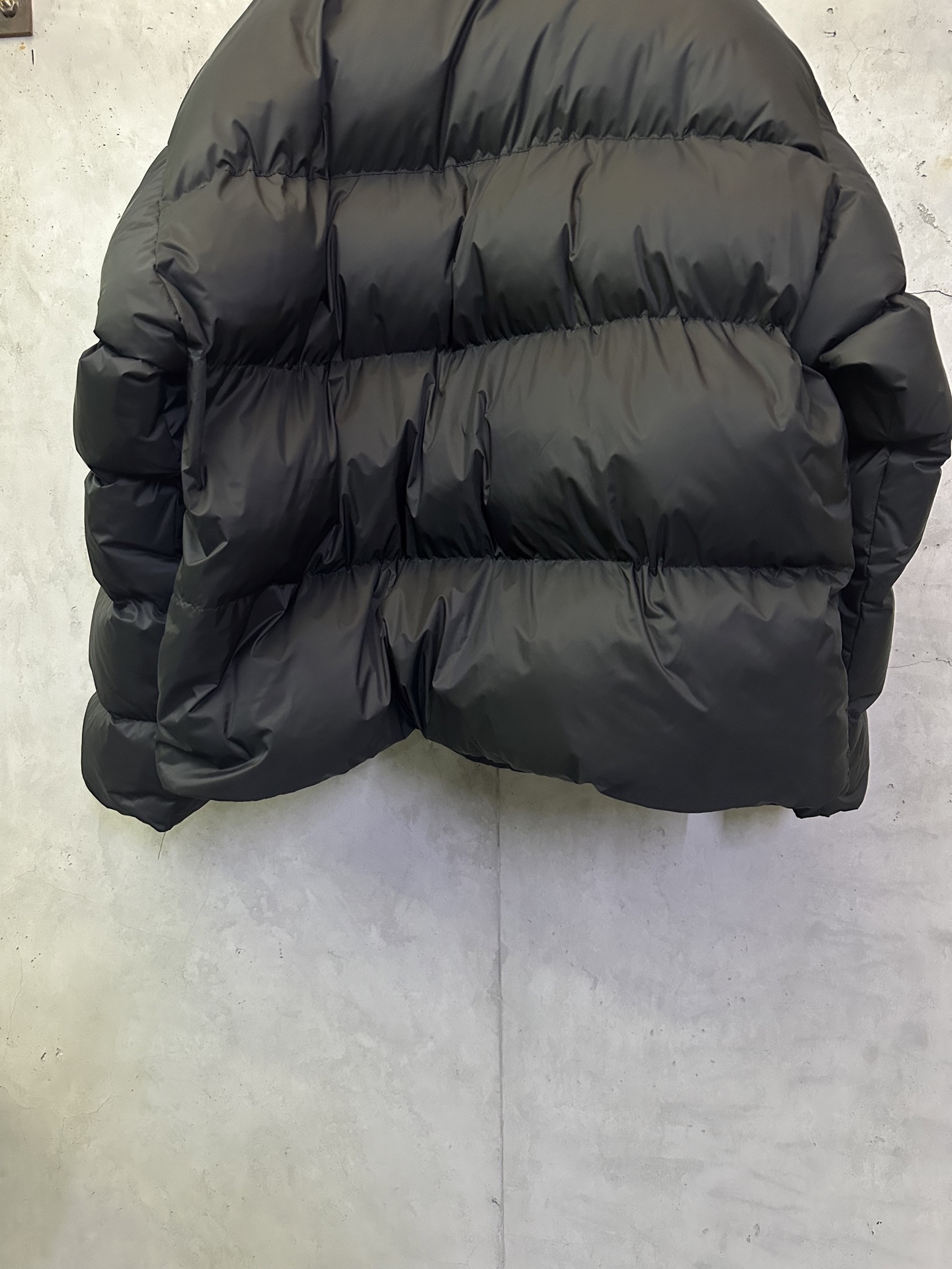 Balenciaga一比一男款羽絨外套 實搭拉鍊設計冬日百搭必備
