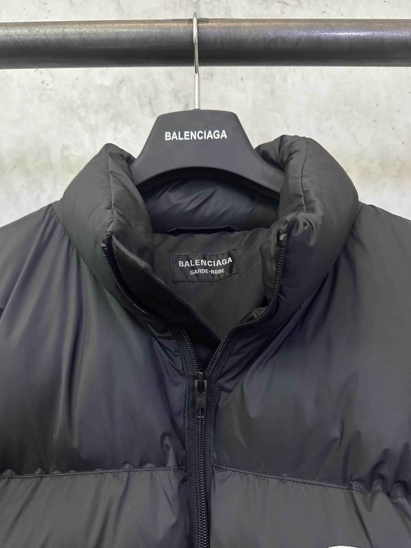 Balenciaga一比一男款羽絨外套 實搭拉鍊設計冬日百搭必備