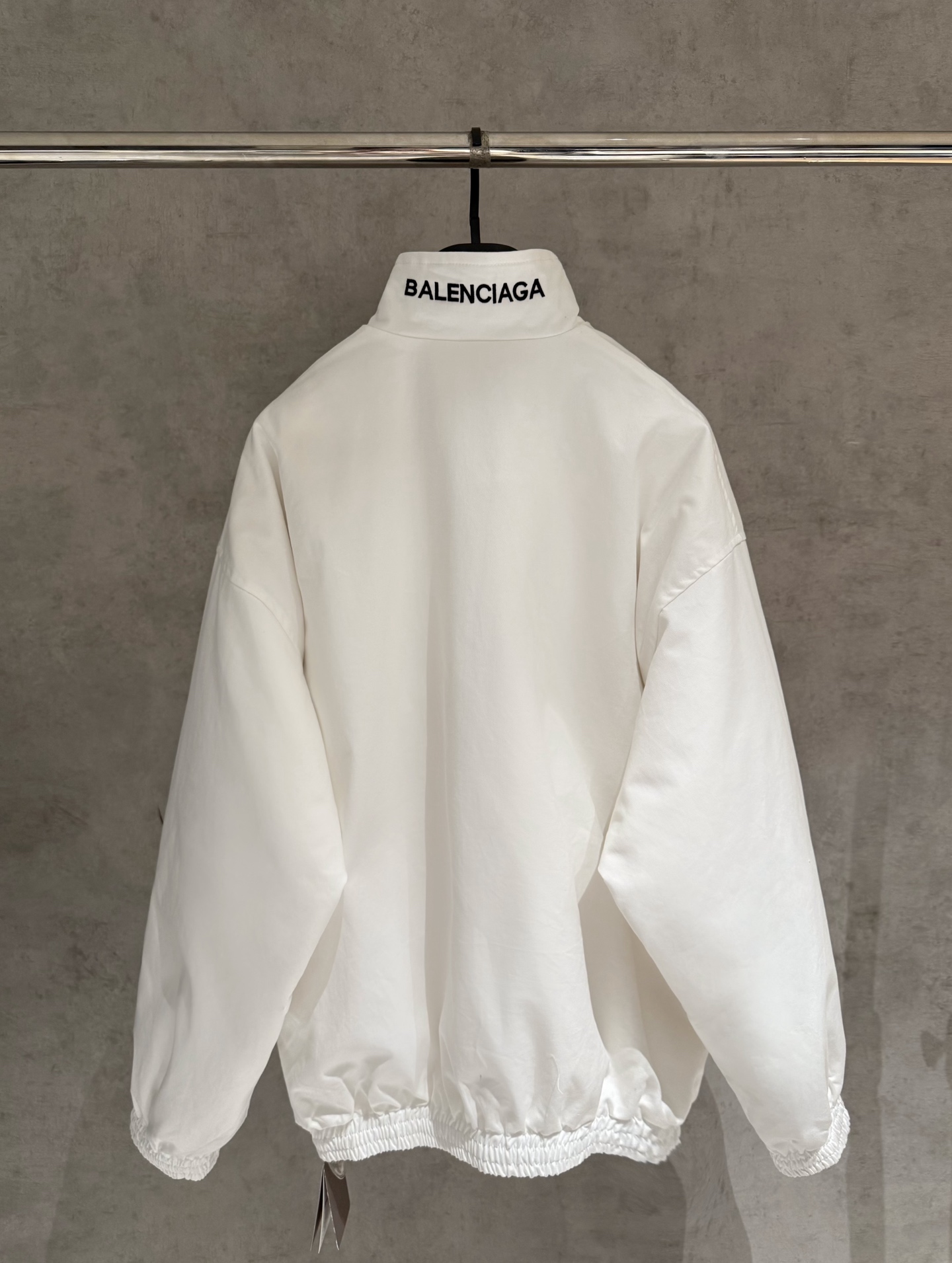 Balenciaga高仿男款立領外套 純白極簡設計潮流推薦| 14 Balenciaga高仿男款立領外套 純白極簡設計潮流推薦