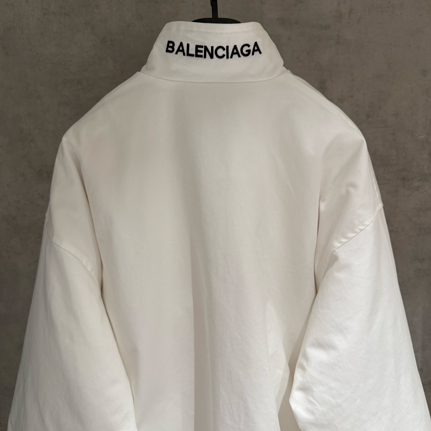 Balenciaga高仿男款立領外套 純白極簡設計潮流推薦| 12 Balenciaga高仿男款立領外套 純白極簡設計潮流推薦