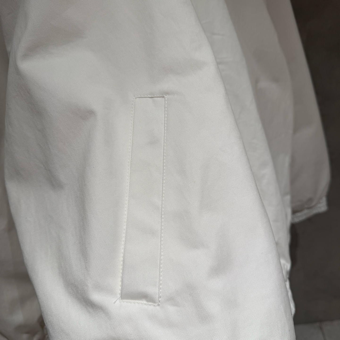Balenciaga高仿男款立領外套 純白極簡設計潮流推薦| 10 Balenciaga高仿男款立領外套 純白極簡設計潮流推薦