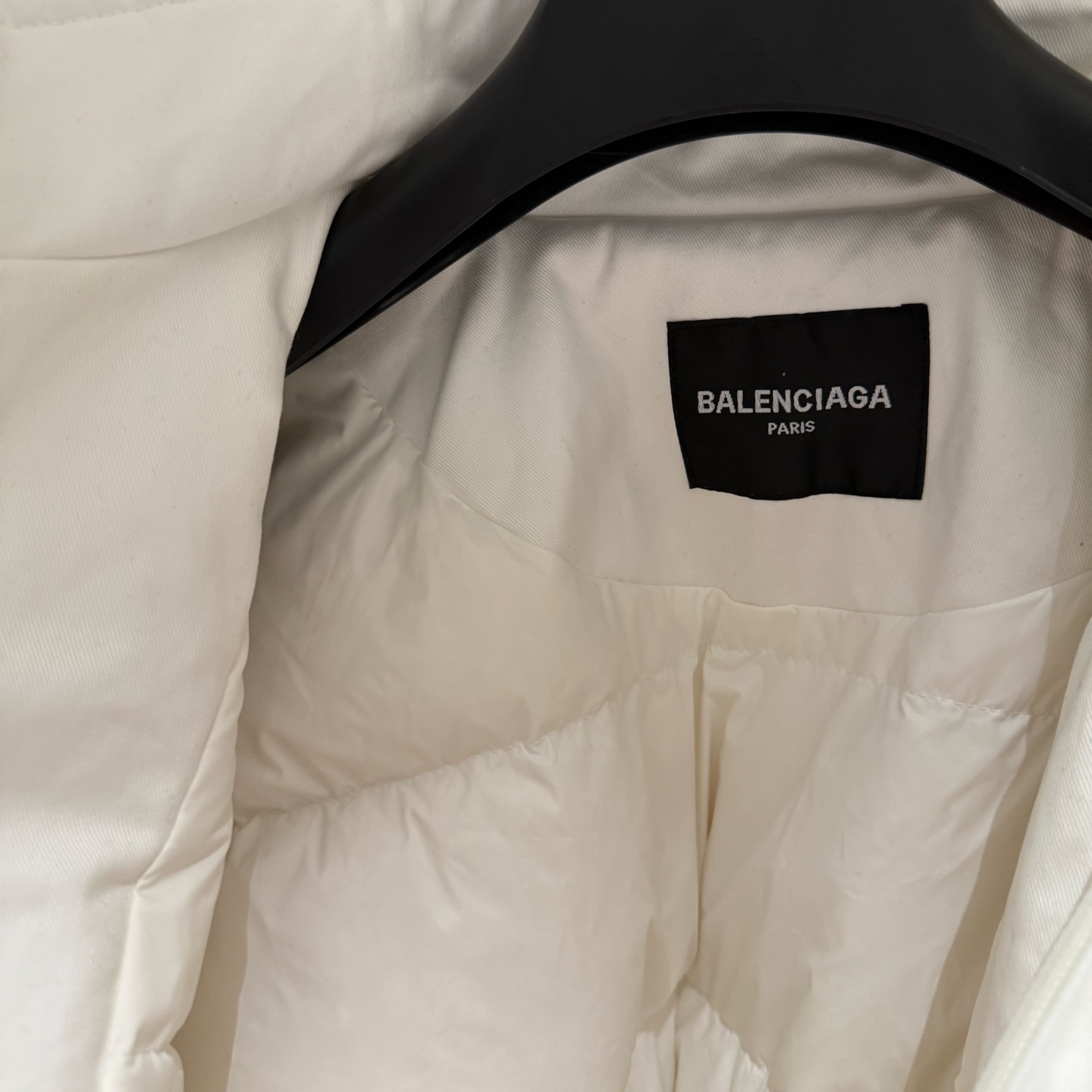 Balenciaga高仿男款立領外套 純白極簡設計潮流推薦| 9 Balenciaga高仿男款立領外套 純白極簡設計潮流推薦