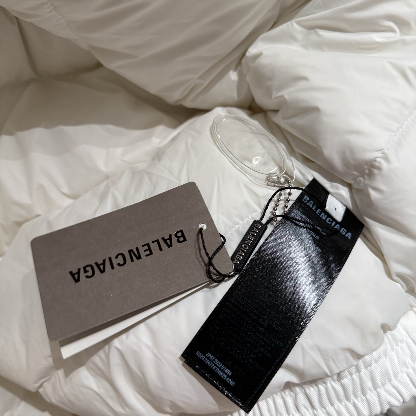 Balenciaga高仿男款立領外套 純白極簡設計潮流推薦| 8 Balenciaga高仿男款立領外套 純白極簡設計潮流推薦