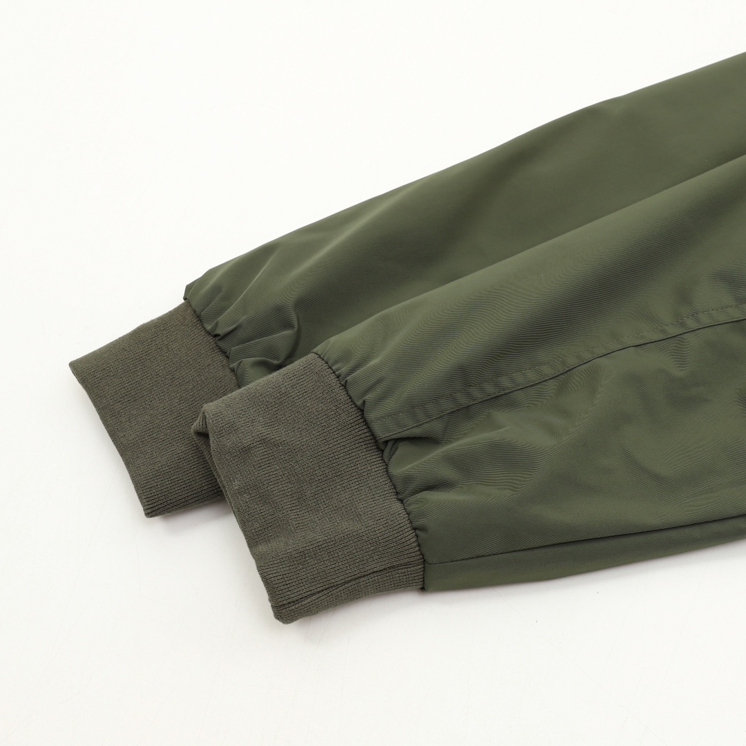 Balenciaga高仿飛行外套男款 軍綠復古徽章潮流單品