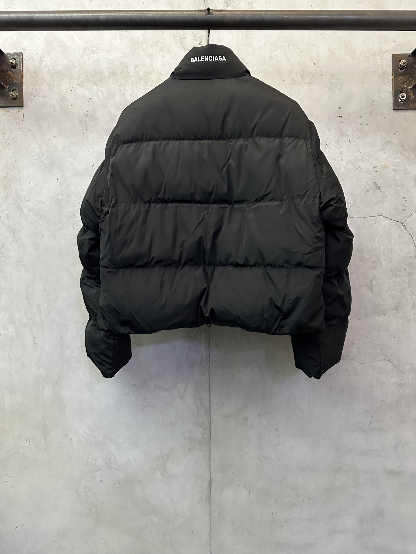 Balenciaga高仿男士羽絨外套 經典黑色冬季必備款| 14 Balenciaga高仿男士羽絨外套 經典黑色冬季必備款