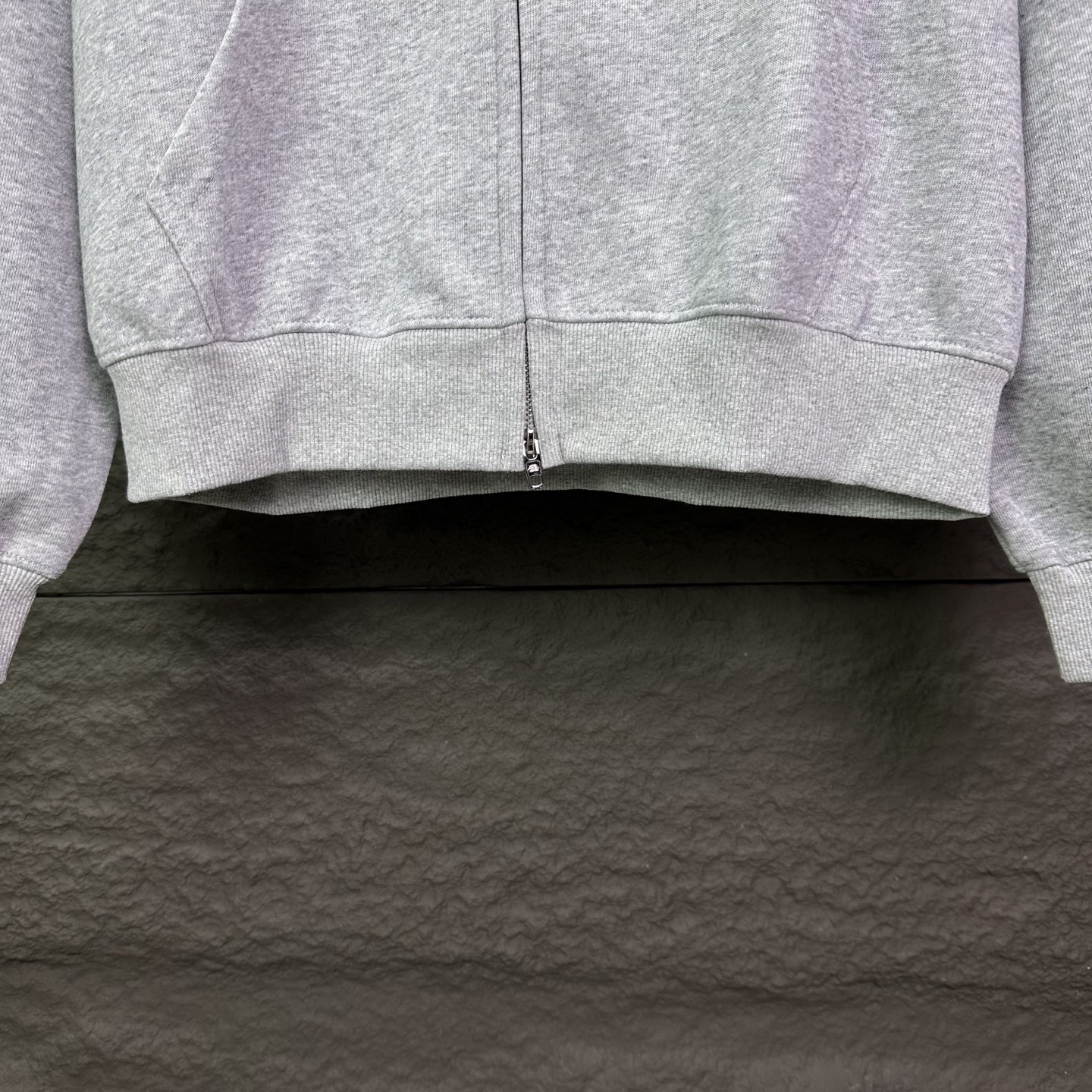 Balenciaga A貨連帽外套 灰色塗鴉設計俏皮風格| 10 Balenciaga A貨連帽外套 灰色塗鴉設計俏皮風格