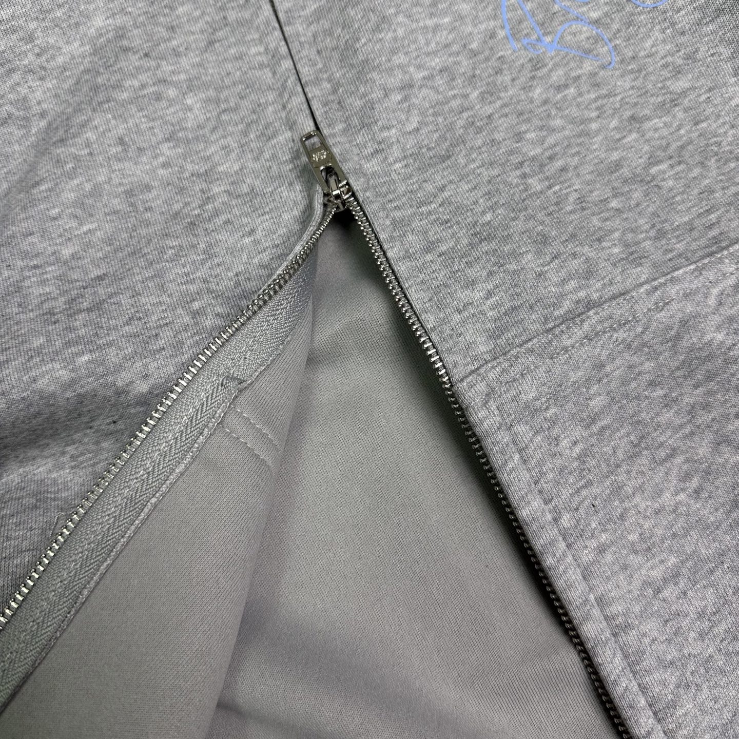 Balenciaga A貨連帽外套 灰色塗鴉設計俏皮風格| 9 Balenciaga A貨連帽外套 灰色塗鴉設計俏皮風格