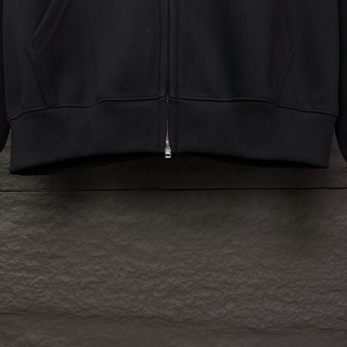 Balenciaga一比一女款連帽外套 黑色塗鴉甜酷風必備| 9 Balenciaga一比一女款連帽外套 黑色塗鴉甜酷風必備