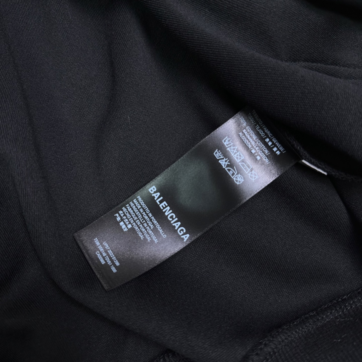 Balenciaga一比一女款連帽外套 黑色塗鴉甜酷風必備| 8 Balenciaga一比一女款連帽外套 黑色塗鴉甜酷風必備