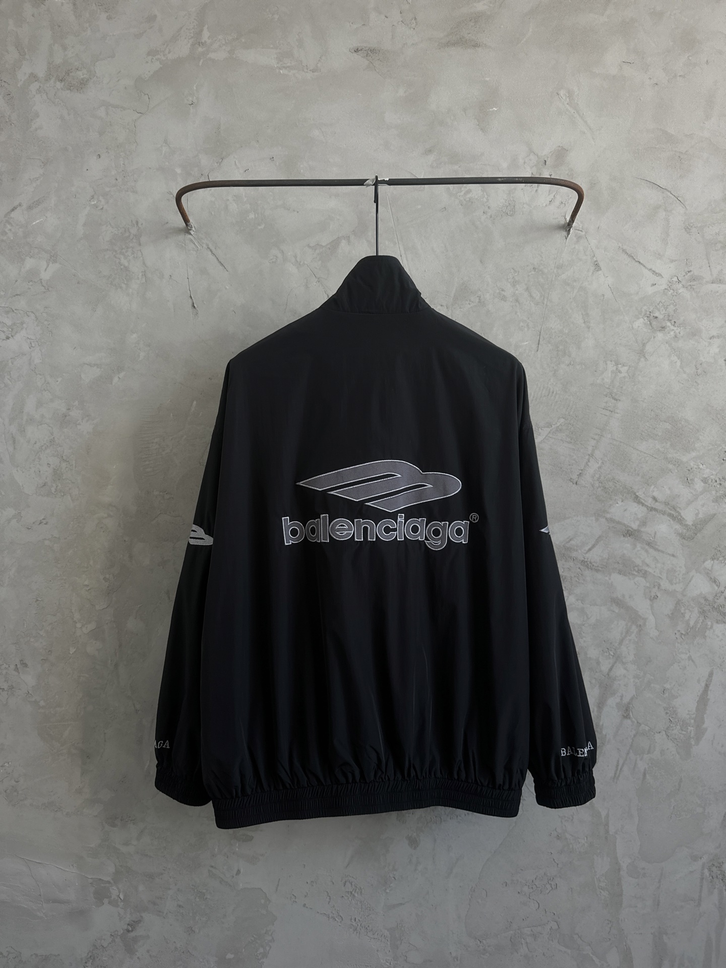 Balenciaga一比一男款運動外套 黑灰配色大Logo設計| 11 Balenciaga一比一男款運動外套 黑灰配色大Logo設計