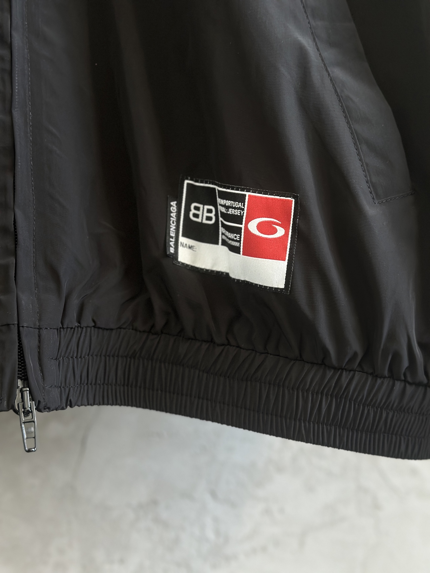 Balenciaga一比一男款運動外套 黑灰配色大Logo設計| 8 Balenciaga一比一男款運動外套 黑灰配色大Logo設計