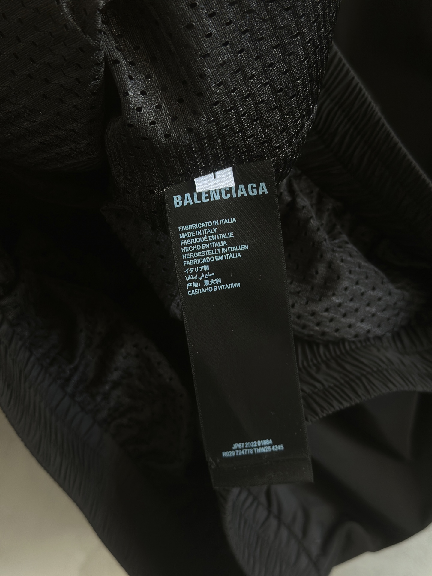 Balenciaga一比一男款運動外套 黑灰配色大Logo設計| 7 Balenciaga一比一男款運動外套 黑灰配色大Logo設計