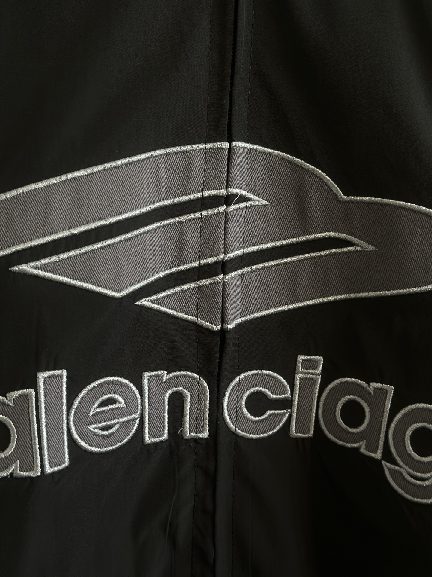 Balenciaga一比一男款運動外套 黑灰配色大Logo設計| 12 Balenciaga一比一男款運動外套 黑灰配色大Logo設計