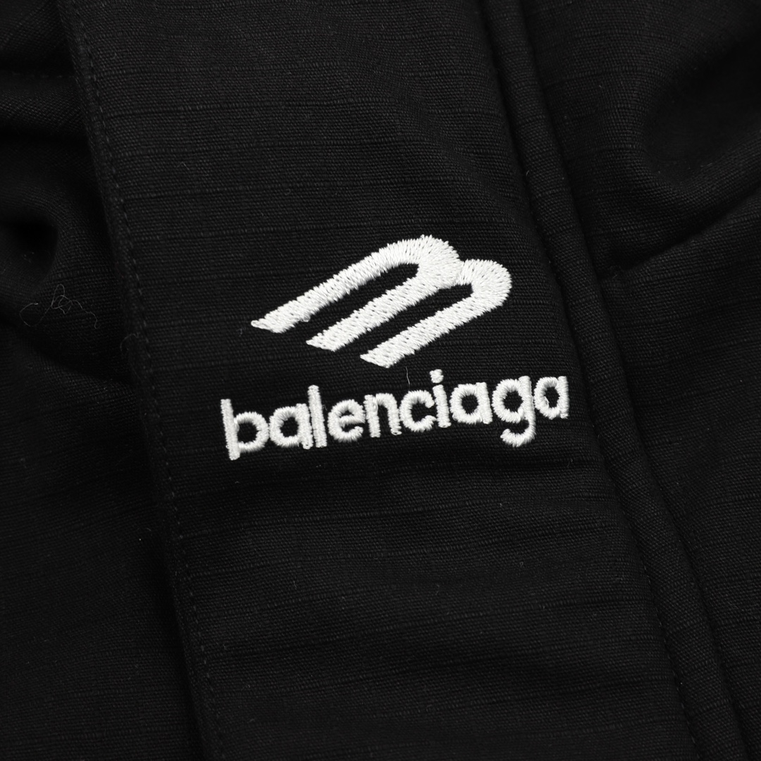 Balenciaga高仿連帽防風外套 黑色機能風設計都會實穿款| 12 Balenciaga高仿連帽防風外套 黑色機能風設計都會實穿款