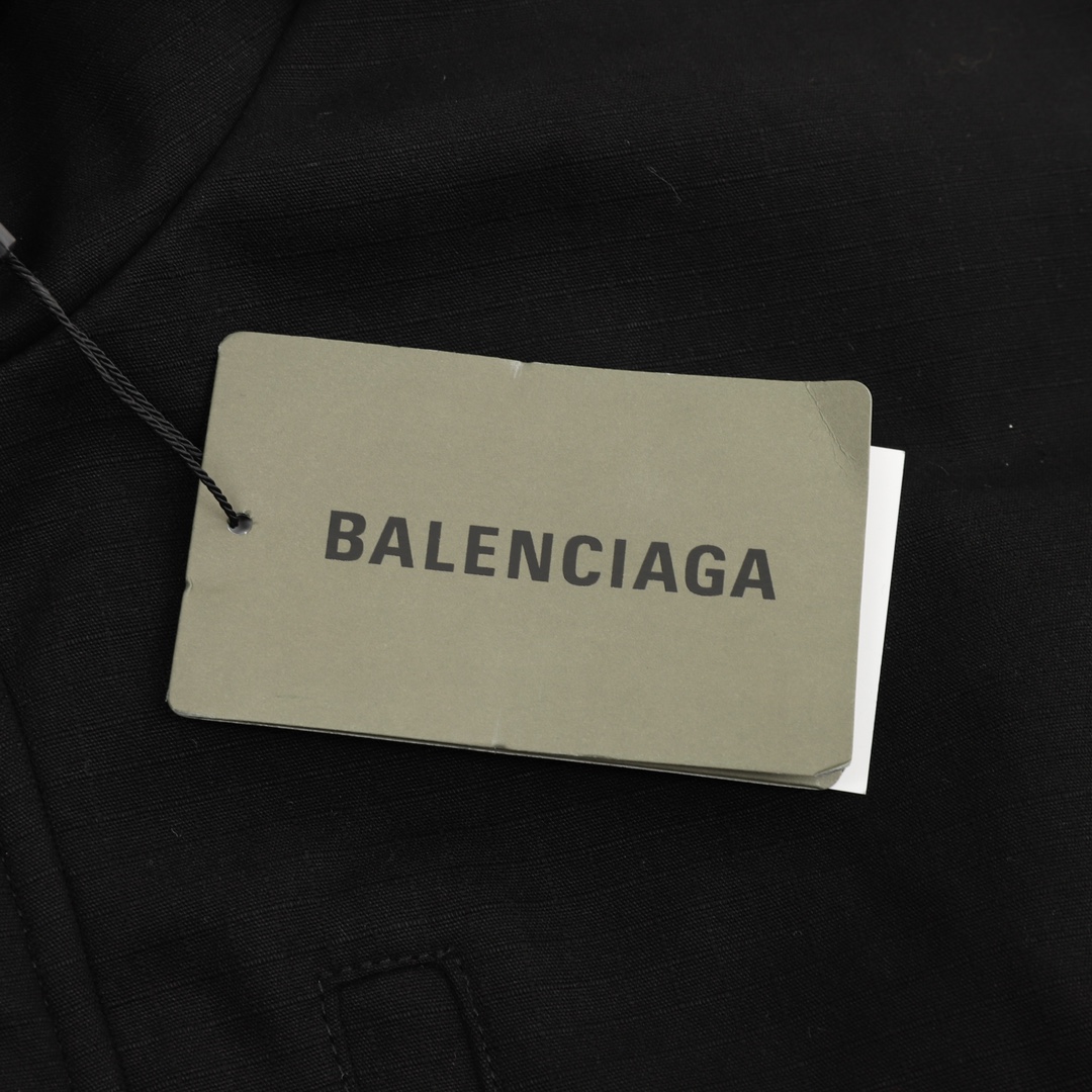 Balenciaga高仿連帽防風外套 黑色機能風設計都會實穿款| 9 Balenciaga高仿連帽防風外套 黑色機能風設計都會實穿款