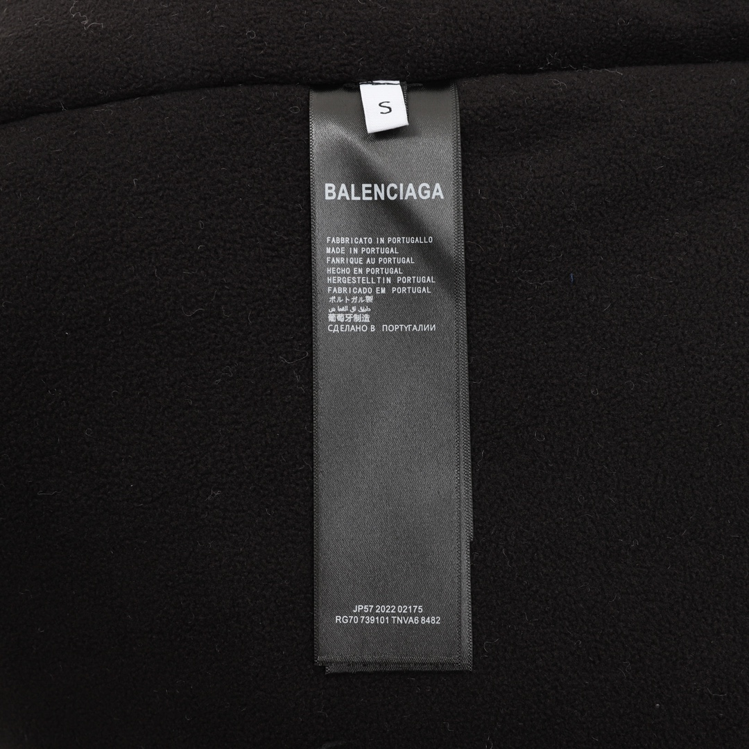 Balenciaga高仿連帽防風外套 黑色機能風設計都會實穿款| 7 Balenciaga高仿連帽防風外套 黑色機能風設計都會實穿款