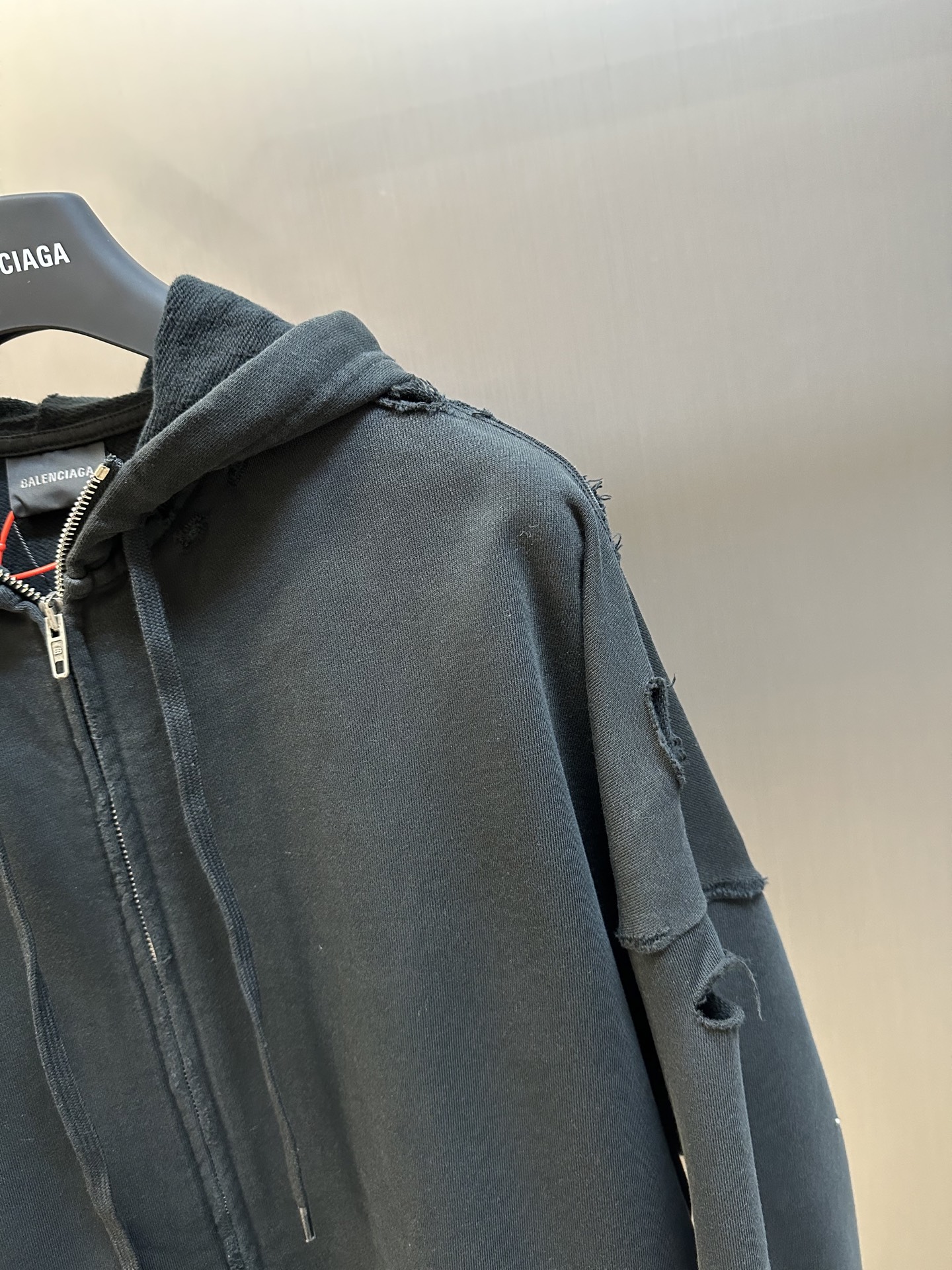 Balenciaga原單男款帽T外套 破壞風街頭感復古設計| 13 Balenciaga原單男款帽T外套 破壞風街頭感復古設計