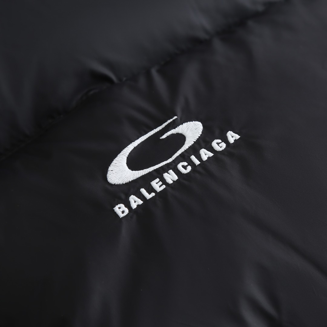 Balenciaga高仿羽絨外套 黑色立領設計男士極簡保暖款| 11 Balenciaga高仿羽絨外套 黑色立領設計男士極簡保暖款