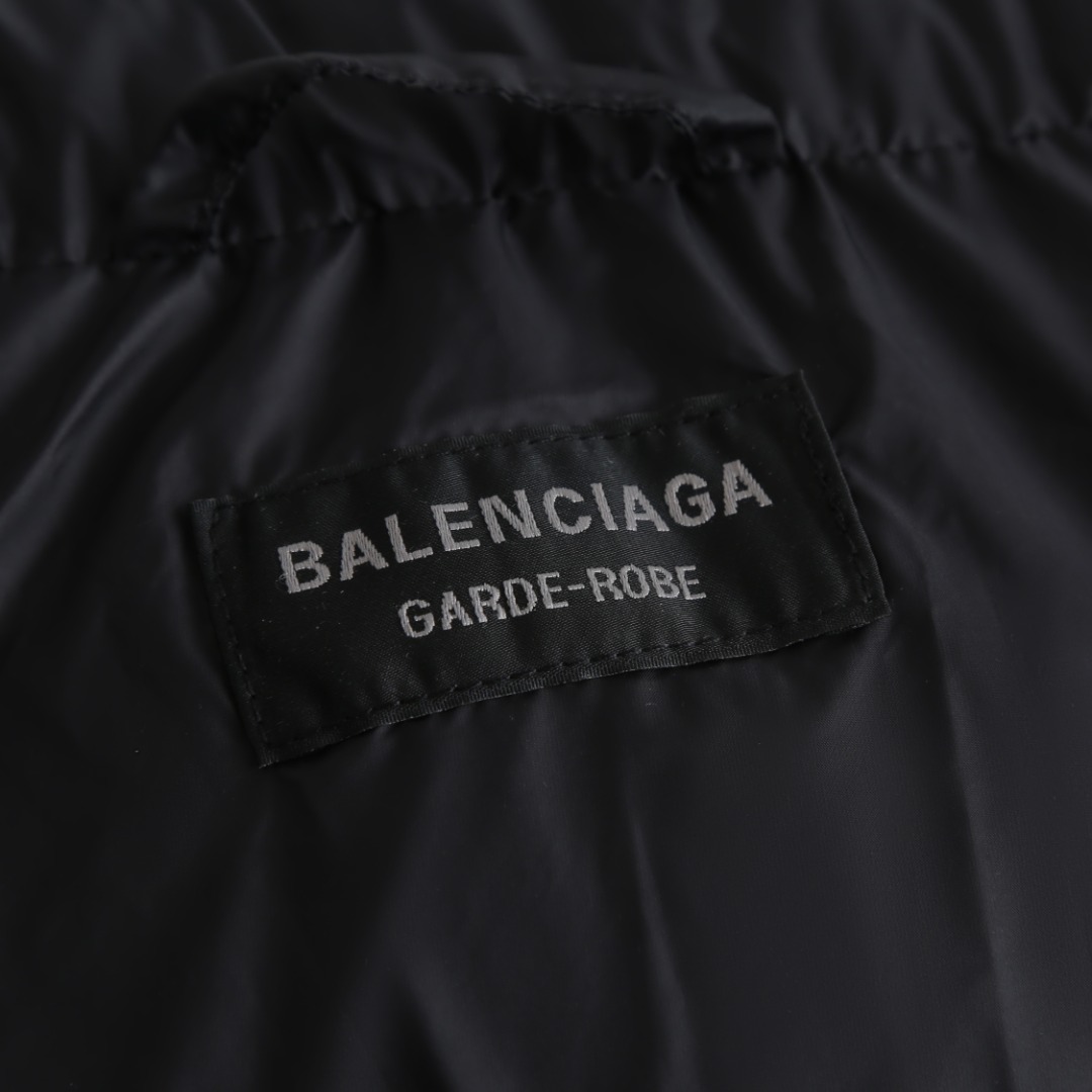 Balenciaga高仿羽絨外套 黑色立領設計男士極簡保暖款| 9 Balenciaga高仿羽絨外套 黑色立領設計男士極簡保暖款