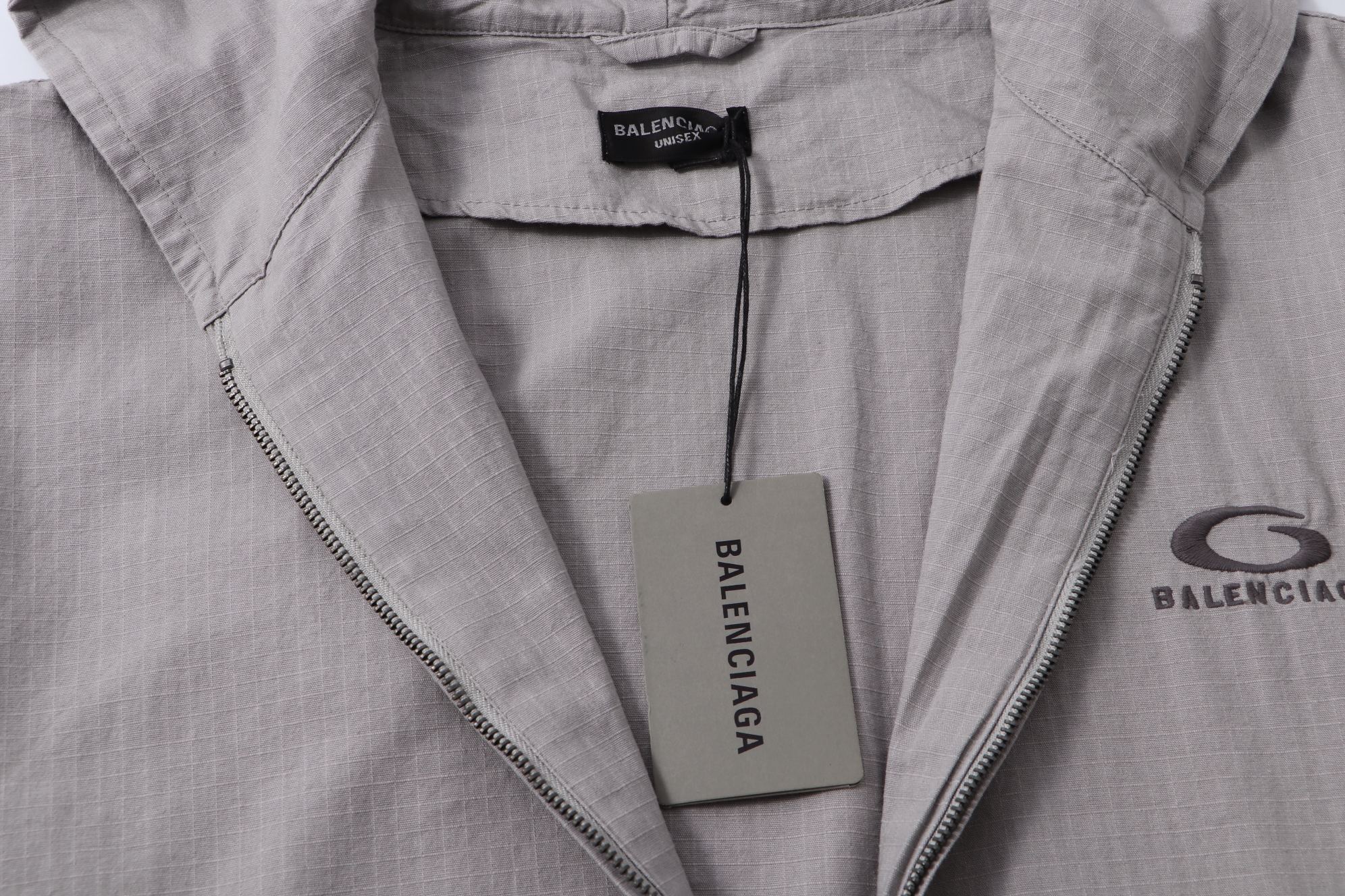 Balenciaga高仿輕薄連帽外套 淺灰防風機能簡約款| 12 Balenciaga高仿輕薄連帽外套 淺灰防風機能簡約款