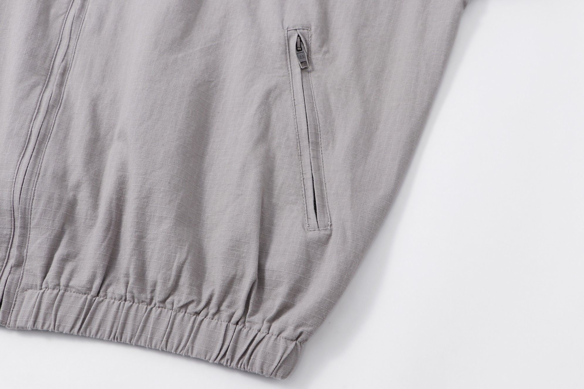 Balenciaga高仿輕薄連帽外套 淺灰防風機能簡約款| 9 Balenciaga高仿輕薄連帽外套 淺灰防風機能簡約款