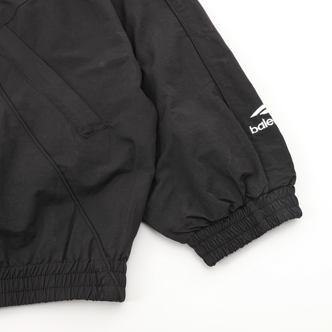 Balenciaga 原單男士黑色徽章外套 運動風立領款 百搭輕機能| 11 Balenciaga 原單男士黑色徽章外套 運動風立領款 百搭輕機能