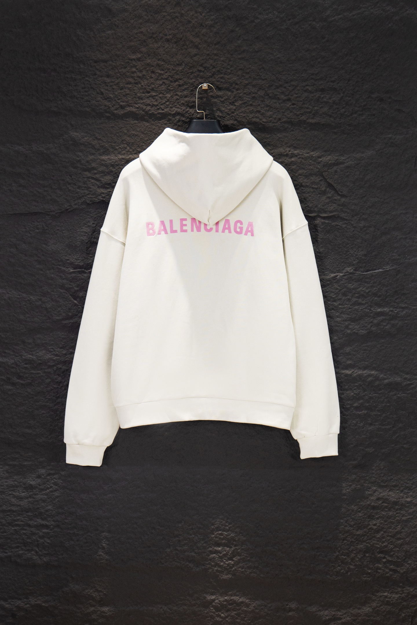 Balenciaga 高仿男女款拉鍊帽外套 奶油白LOGO刺繡設計| 14 Balenciaga 高仿男女款拉鍊帽外套 奶油白LOGO刺繡設計