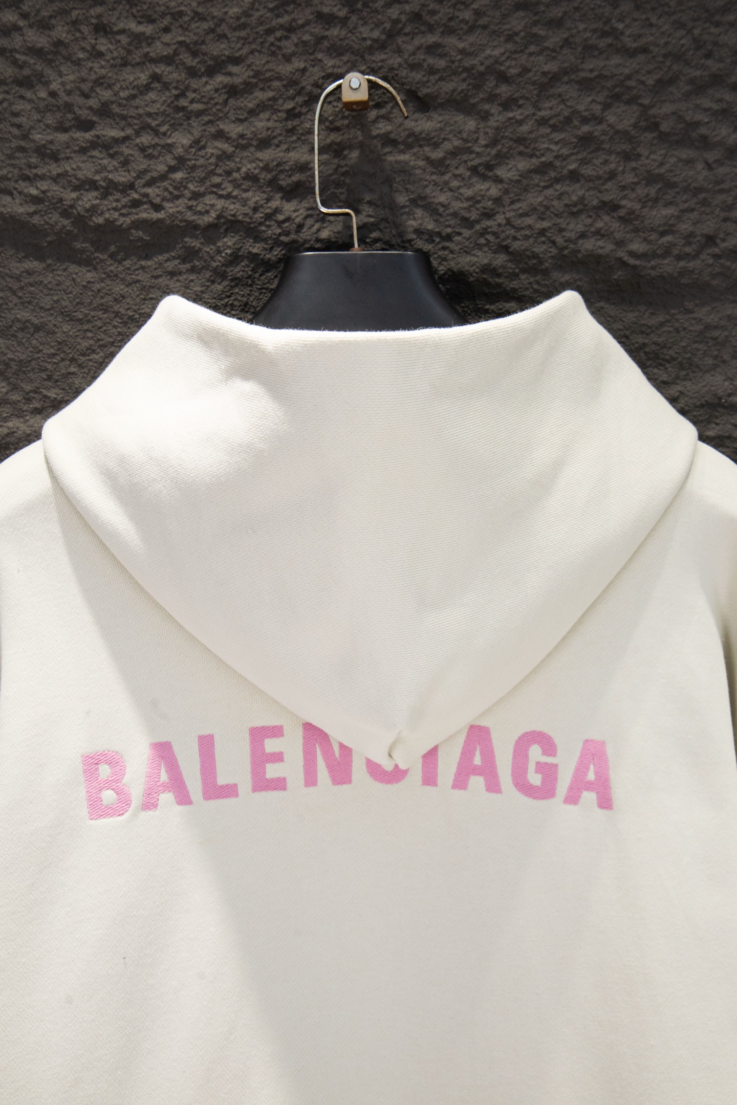 Balenciaga 高仿男女款拉鍊帽外套 奶油白LOGO刺繡設計| 12 Balenciaga 高仿男女款拉鍊帽外套 奶油白LOGO刺繡設計