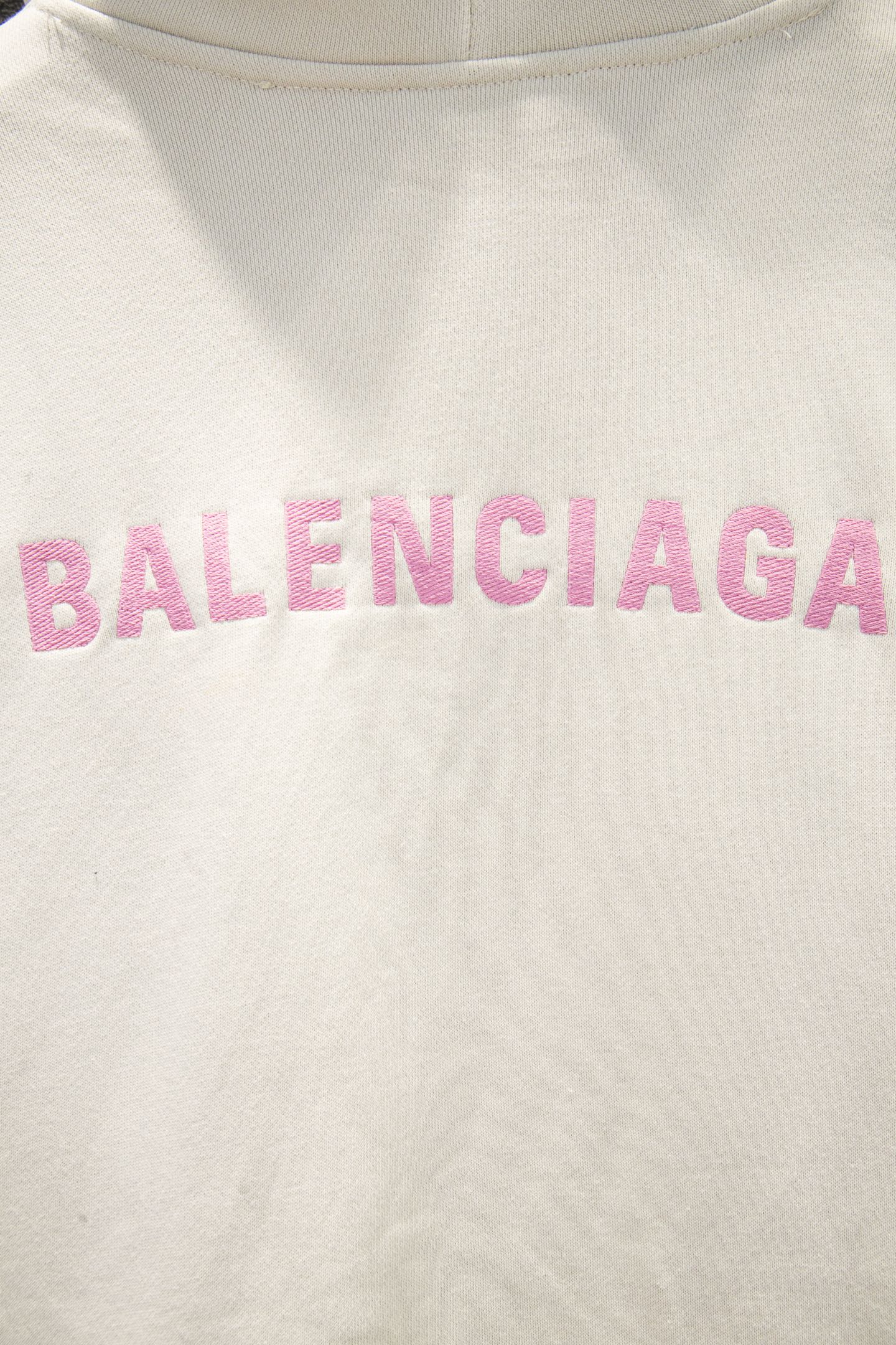 Balenciaga 高仿男女款拉鍊帽外套 奶油白LOGO刺繡設計| 11 Balenciaga 高仿男女款拉鍊帽外套 奶油白LOGO刺繡設計