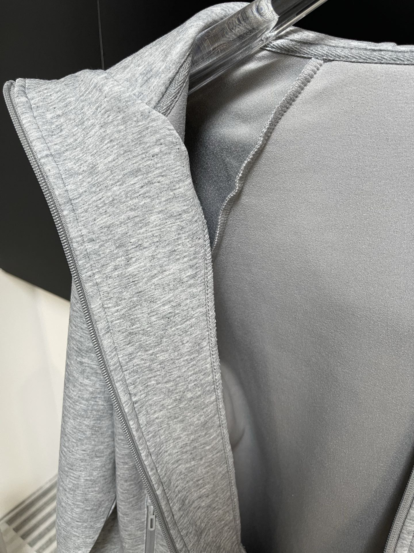 Balenciaga 一比一男士灰色機能帽外套 運動風簡約百搭款| 7 Balenciaga 一比一男士灰色機能帽外套 運動風簡約百搭款