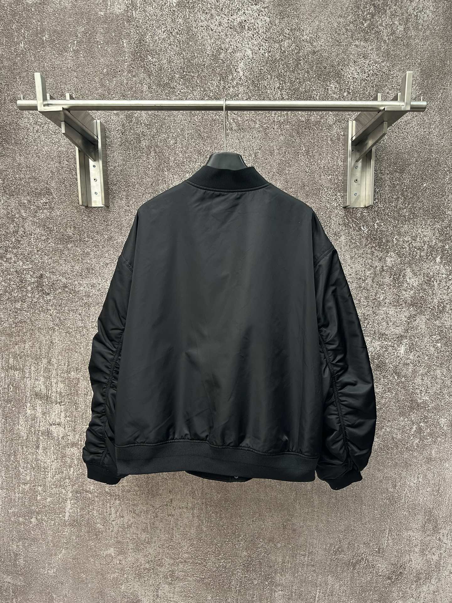Balenciaga 原單男士飛行外套 Luxury立體字樣 輕量棒球風設計| 14 Balenciaga 原單男士飛行外套 Luxury立體字樣 輕量棒球風設計