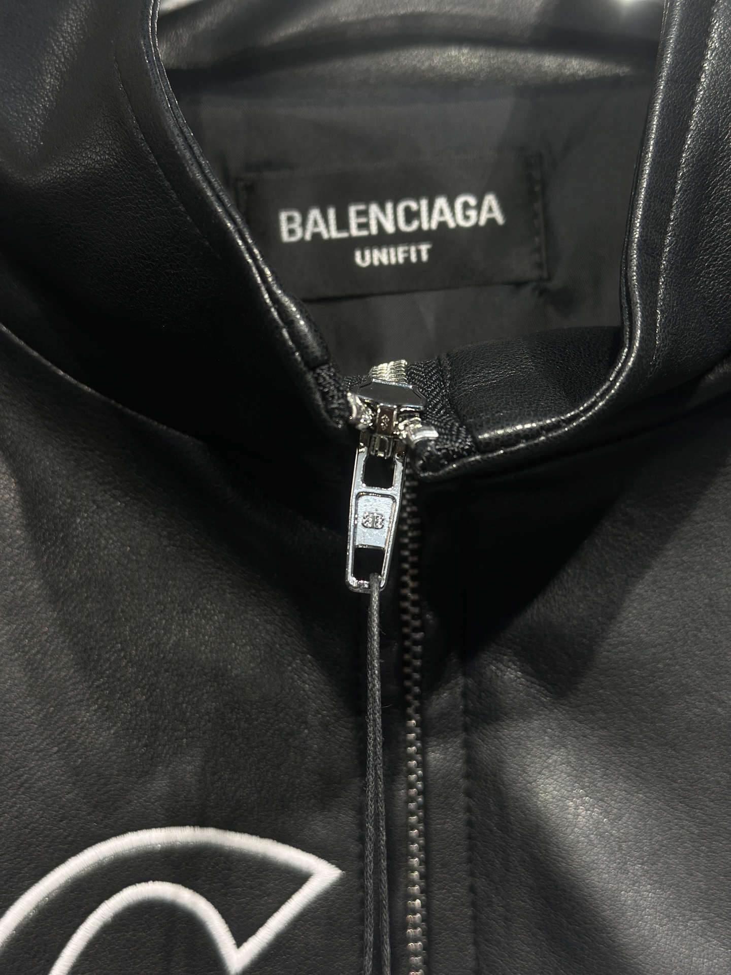 Balenciaga高仿男士皮衣外套 黑色Luxury拼字設計時尚款｜歐美奢侈品精品推薦