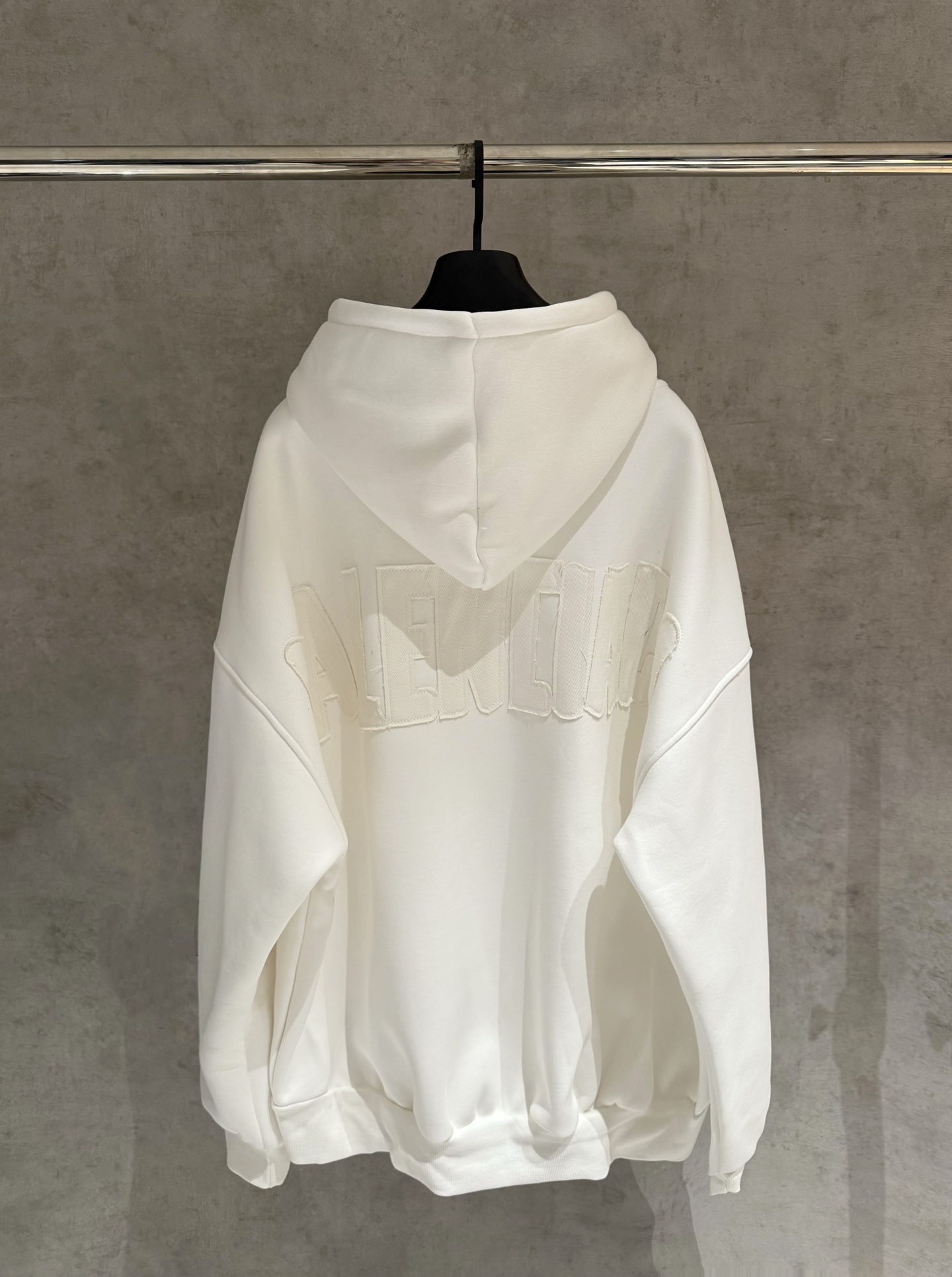 Balenciaga高仿男士連帽外套 純白簡約刺繡風日系極簡設計| 12 Balenciaga高仿男士連帽外套 純白簡約刺繡風日系極簡設計