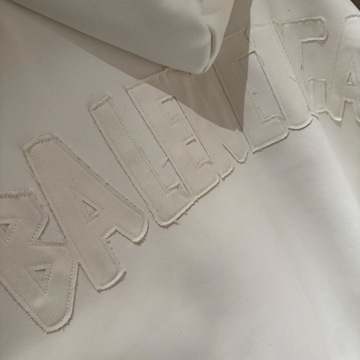 Balenciaga高仿男士連帽外套 純白簡約刺繡風日系極簡設計| 8 Balenciaga高仿男士連帽外套 純白簡約刺繡風日系極簡設計