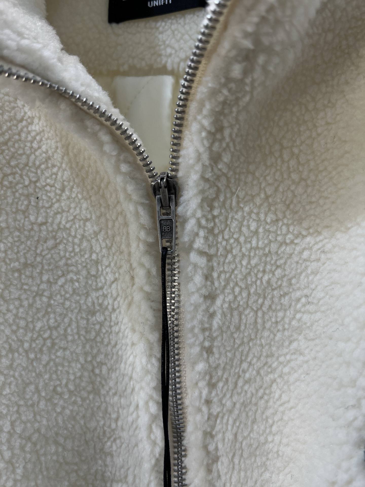 Balenciaga 一比一男士白色羊羔絨外套 簡約立領拉鍊款| 8 Balenciaga 一比一男士白色羊羔絨外套 簡約立領拉鍊款
