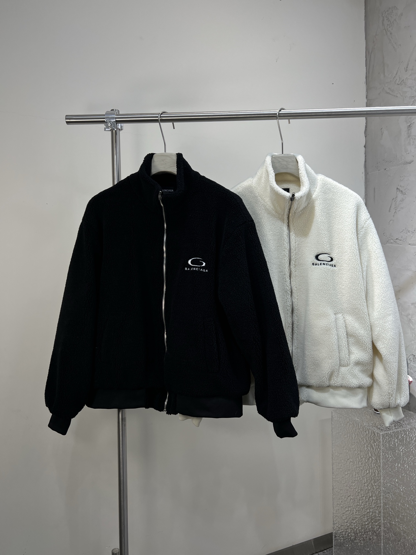 Balenciaga 一比一男士白色羊羔絨外套 簡約立領拉鍊款| 7 Balenciaga 一比一男士白色羊羔絨外套 簡約立領拉鍊款