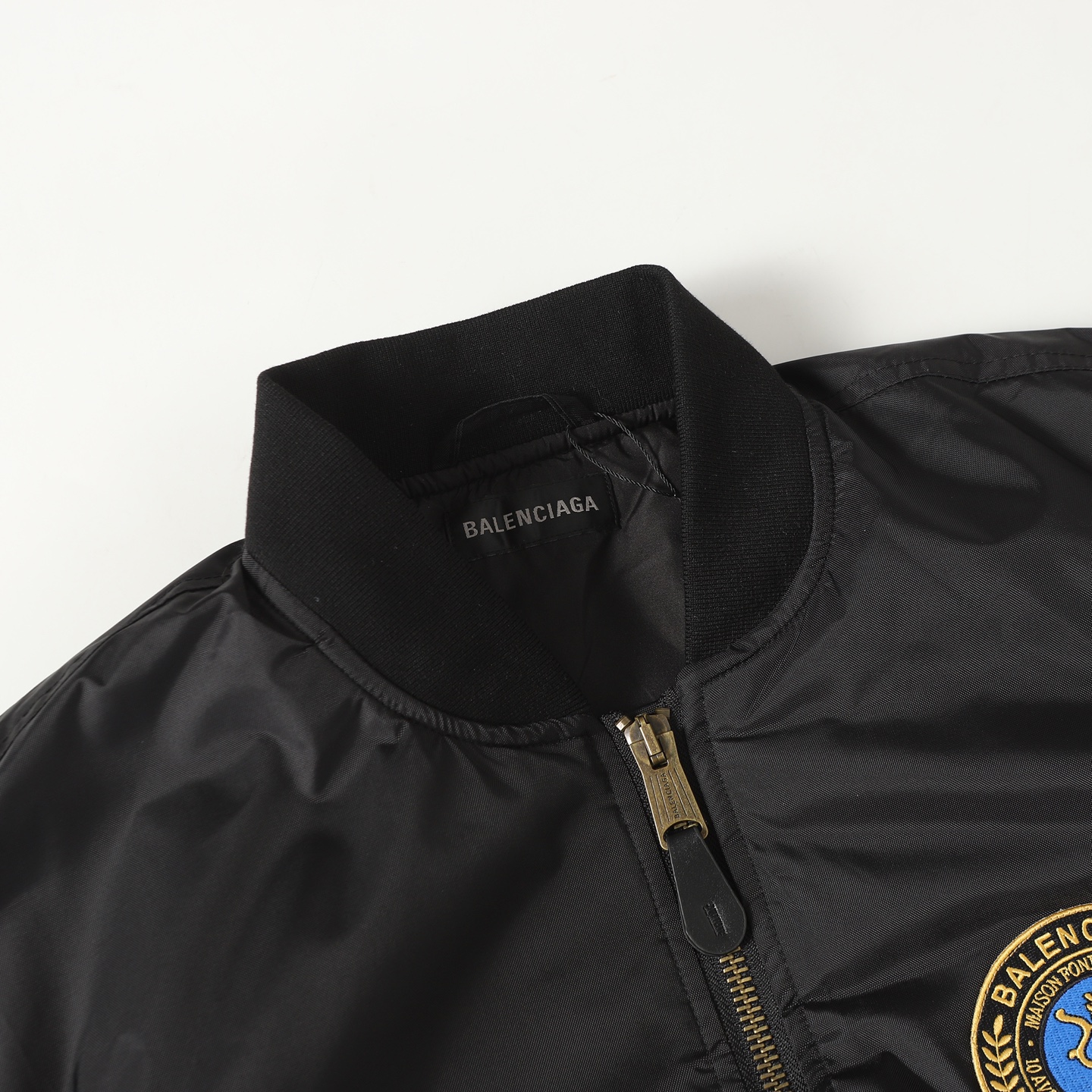 Balenciaga 高仿男士黑色飛行外套 繡章設計潮流質感爆棚| 13 Balenciaga 高仿男士黑色飛行外套 繡章設計潮流質感爆棚