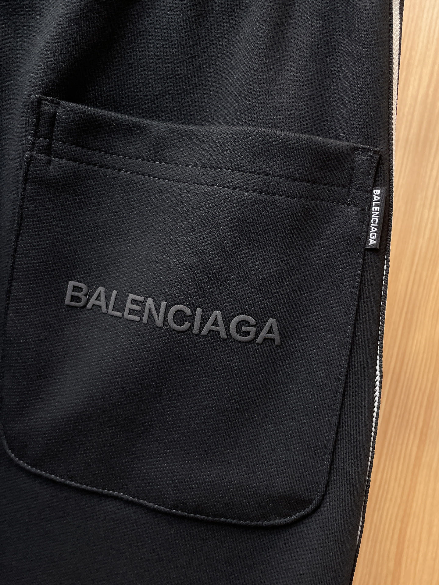 Balenciaga 高仿男士運動褲 側邊拉鍊條紋標誌款 彈性收口褲腳| 12 Balenciaga 高仿男士運動褲 側邊拉鍊條紋標誌款 彈性收口褲腳