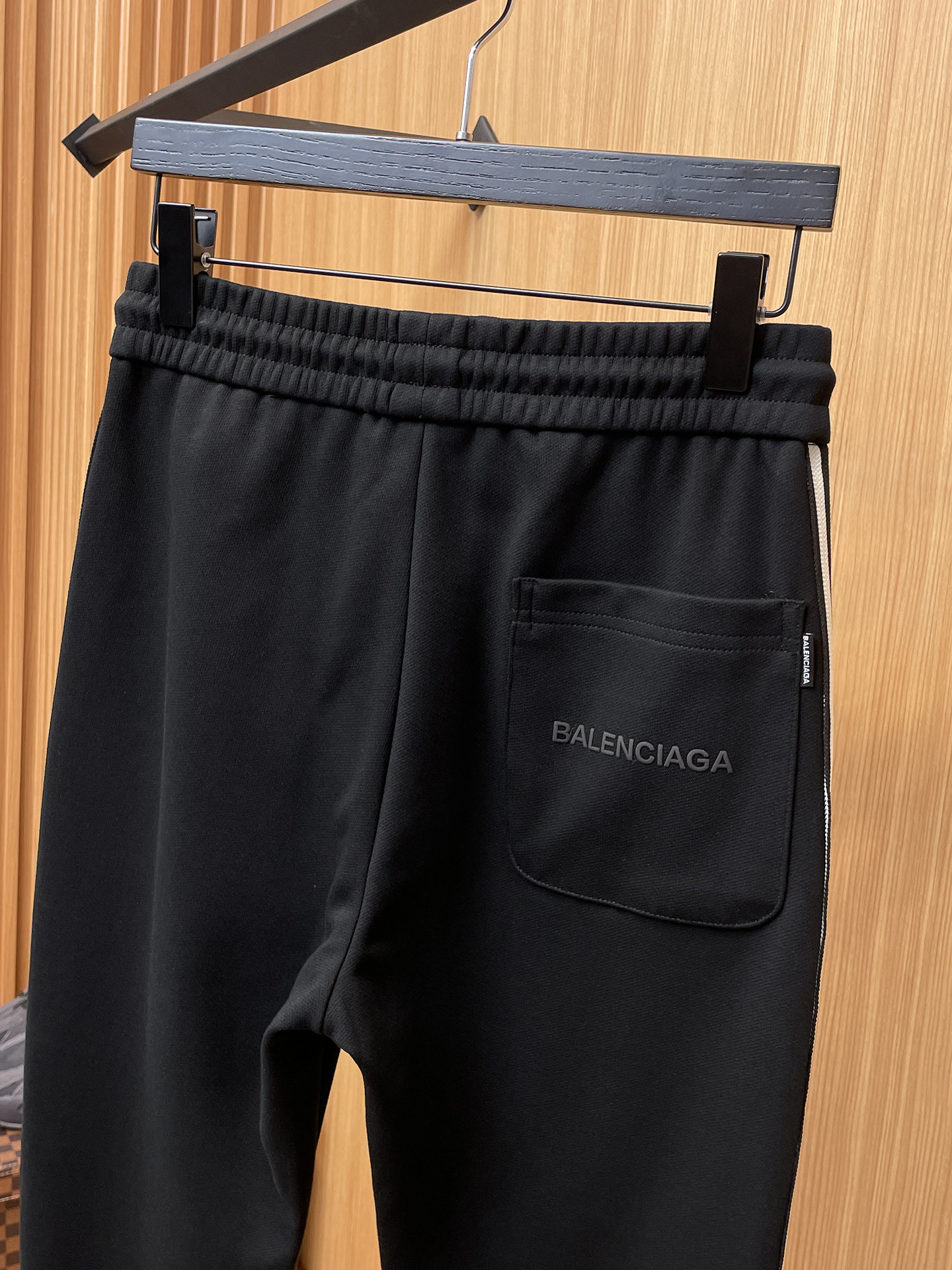 Balenciaga 高仿男士運動褲 側邊拉鍊條紋標誌款 彈性收口褲腳| 10 Balenciaga 高仿男士運動褲 側邊拉鍊條紋標誌款 彈性收口褲腳